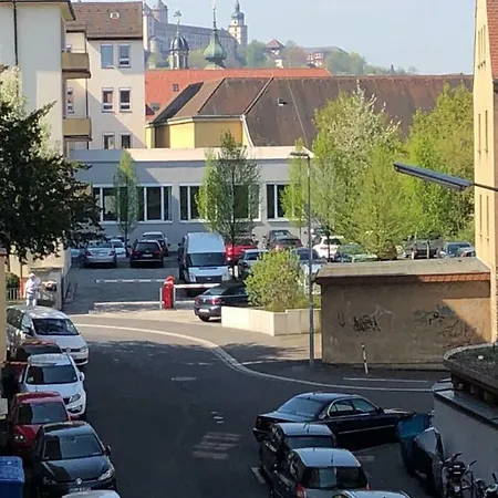 Apartment Central Wuerzburg דירה *